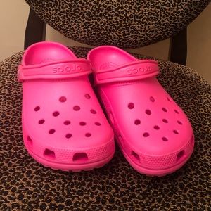 EUC CROCS HOT PINK CLASSIC VENT CLOG SIZE 7/9 WMS